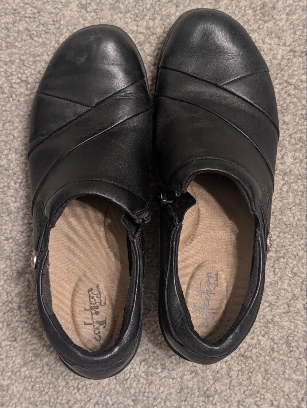 Comfortable Clarks Black Slip-On Women's Shoe with Side Zip Size 8.5